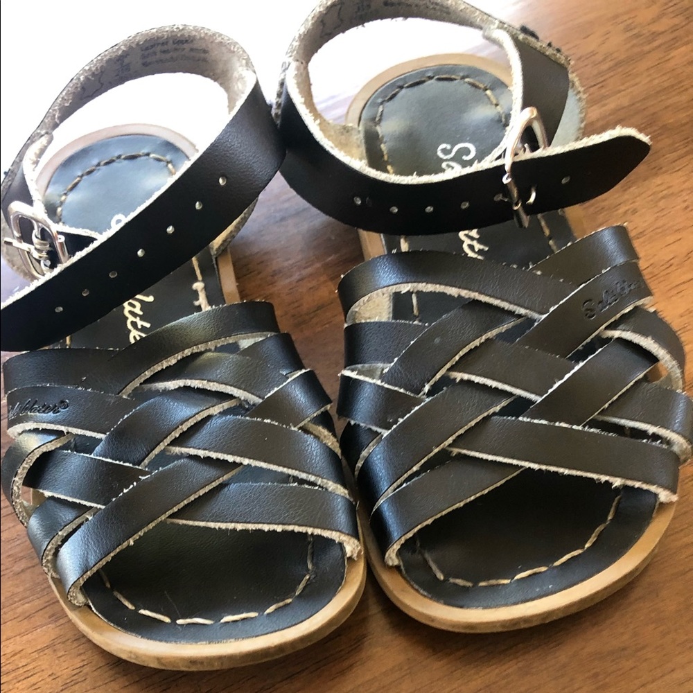 Saltwater size 9 black wore once, great condition